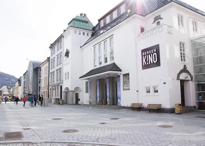 Dinbnb I Charming 3-bedroom In The Heart Of The *